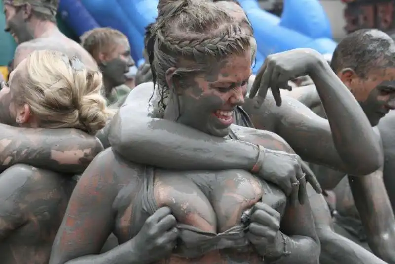 boryeong mud festival   il festival del fango in corea 29