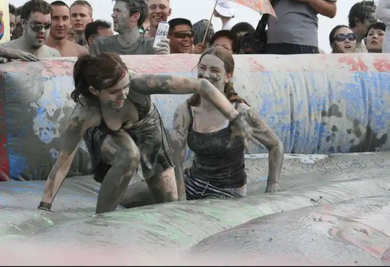 boryeong mud festival   il festival del fango in corea 32