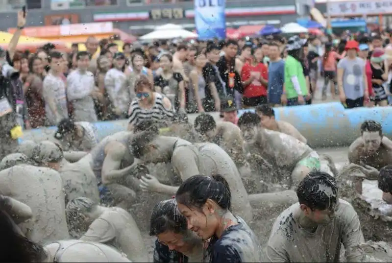 boryeong mud festival   il festival del fango in corea 35