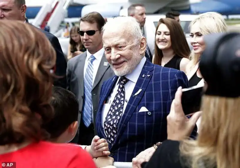 buzz aldrin