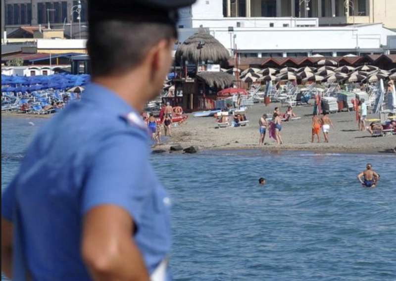 CARABINIERI SPIAGGIA