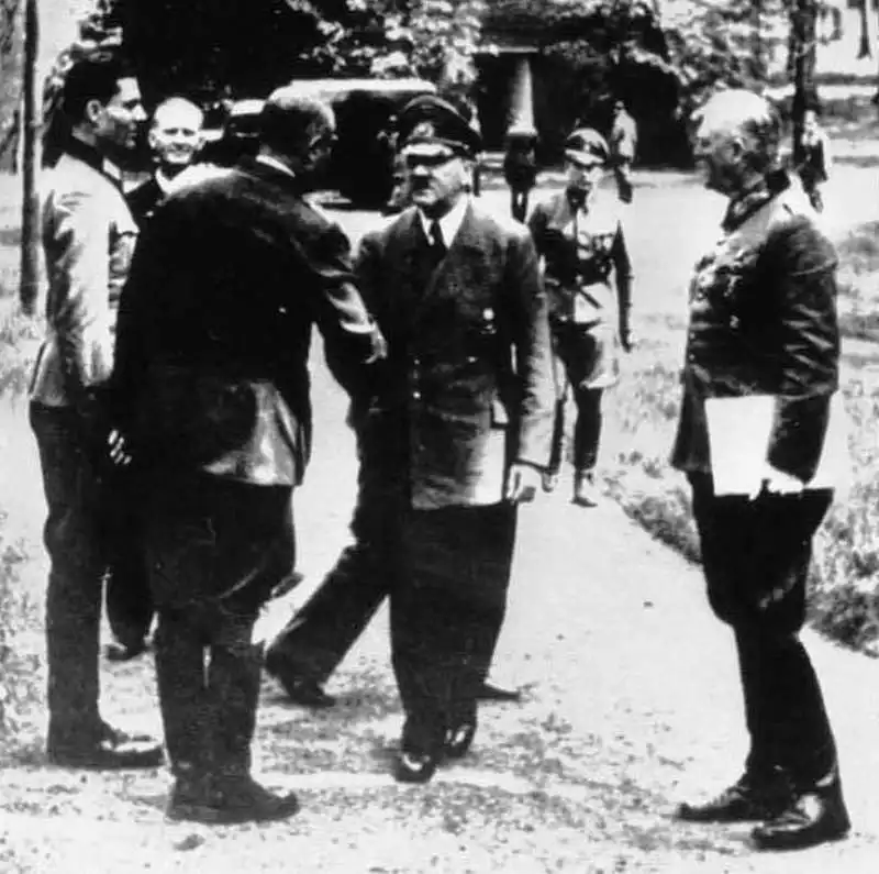 Claus von Stauffenberg e Hitler 