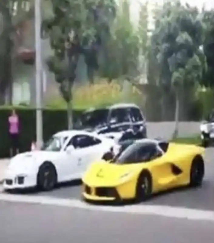 corsa clandestina di al thani con la sua ferrari gialla 1