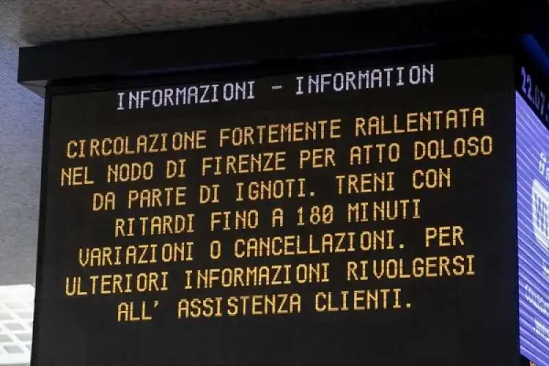 disagi e ritardi alla stazione termini dopo l'incendio a firenze rovezzano 35