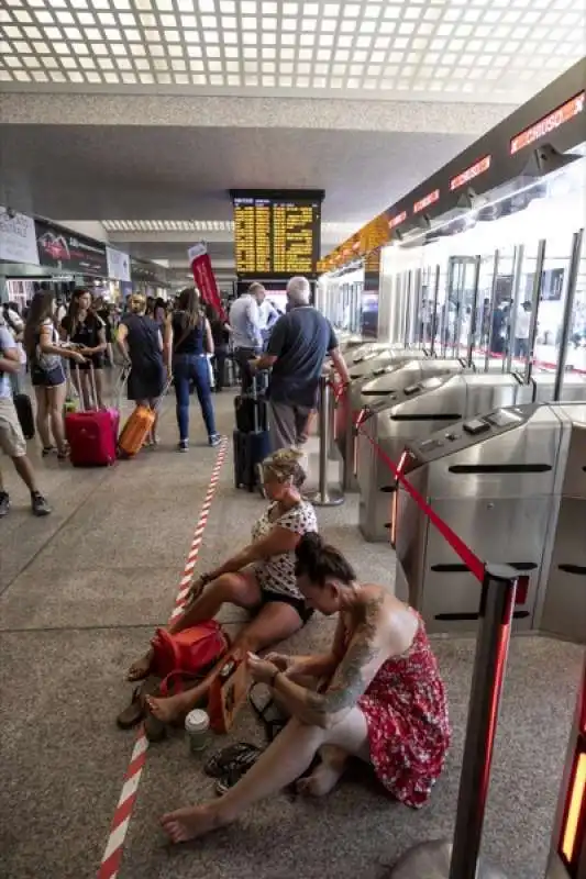 disagi e ritardi alla stazione termini dopo l'incendio a firenze rovezzano 36