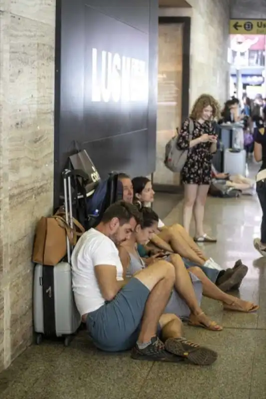 disagi e ritardi alla stazione termini dopo l'incendio a firenze rovezzano 38