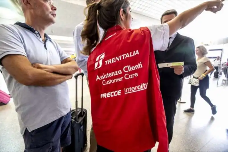 disagi e ritardi alla stazione termini dopo l'incendio a firenze rovezzano 55