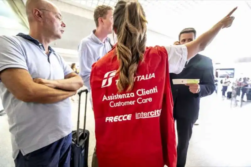 disagi e ritardi alla stazione termini dopo l'incendio a firenze rovezzano 56