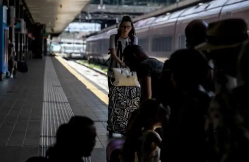 disagi e ritardi alla stazione termini dopo l'incendio a firenze rovezzano 62