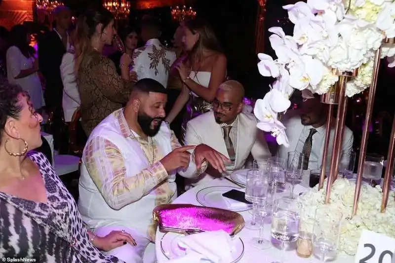 dj khaled con la moglie nicole tuck e altri ospiti