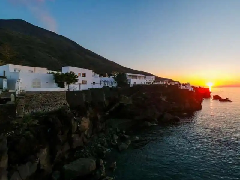 dolce e gabbana vendono la villa di stromboli 7