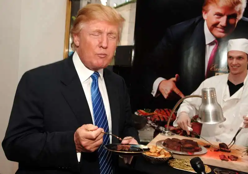 donald trump mangia 2