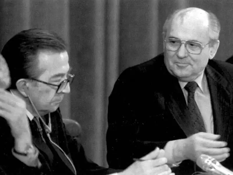 giulio andreotti con michail gorbaciov