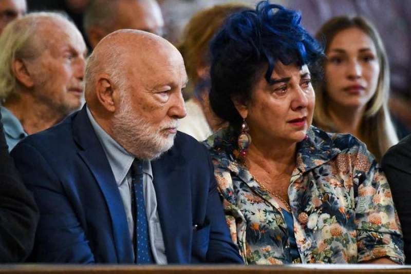 il funerale di luciano de crescenzo domenico de masi e marisa laurito