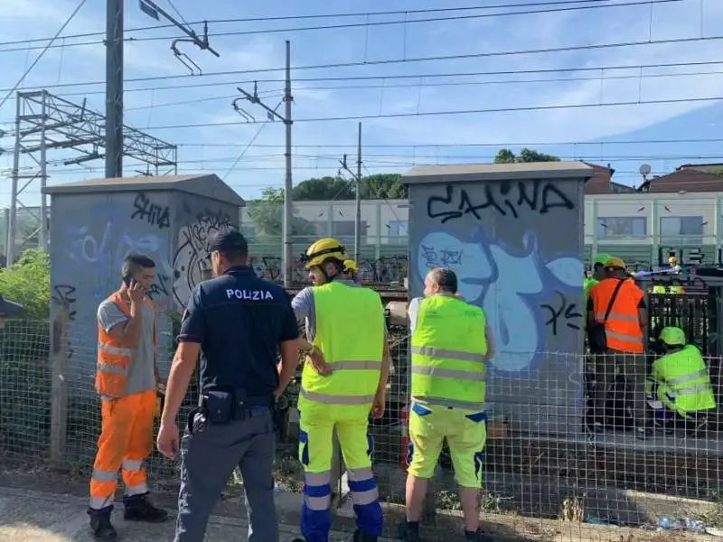 incendio alla cabina elettrica dell'alta velocita' a firenze