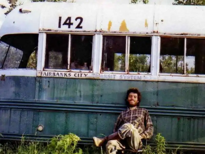 into the wild bus in alaska di christopher mccandless