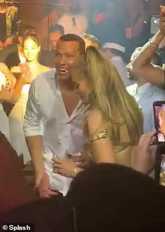 jennifer lopez scatenata sul dancefloor con il fidanzato alex rodriguez