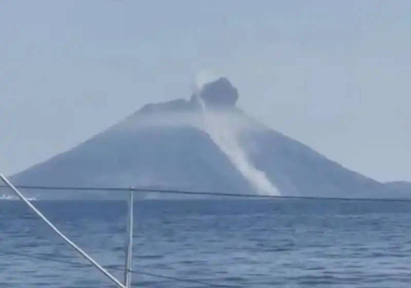 l'eruzione del vulcano stromboli 1