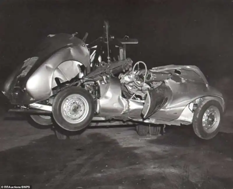 la porsche 550 spyder di james dean dopo l'incidente 4