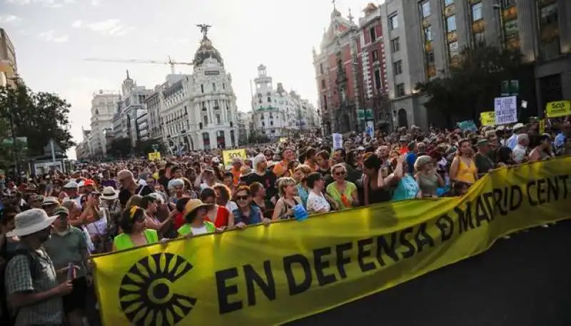 LA PROTESTA DI CHI VUOLE LA ZTL A MADRID 