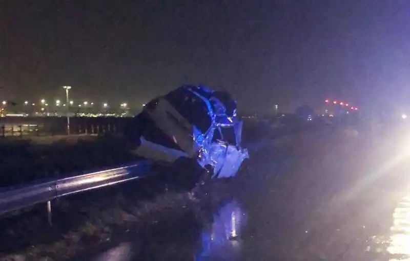 LA SMART CONTRO IL GUARDRAIL FIUMICINO