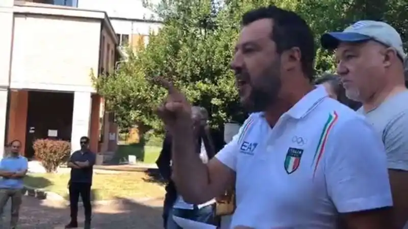 matteo salvini a bibbiano 3