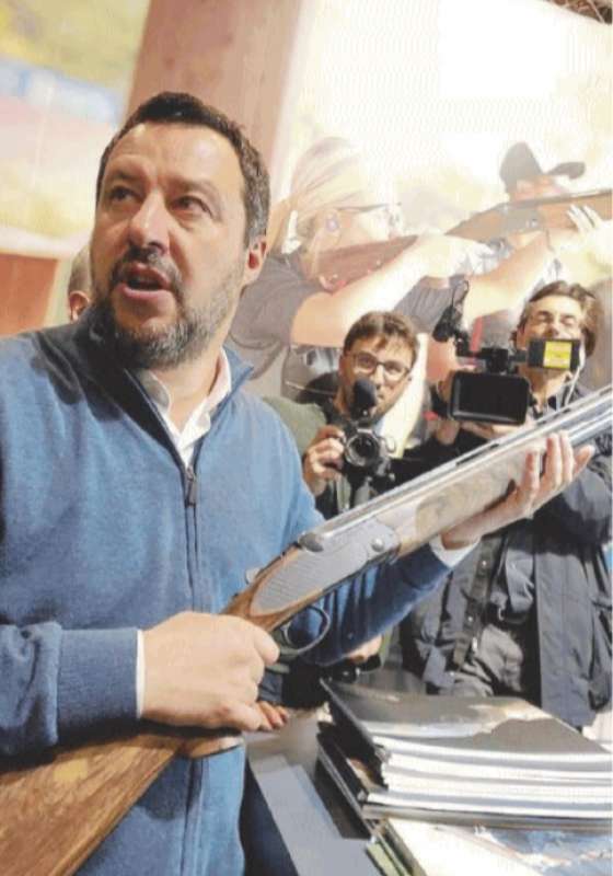 MATTEO SALVINI CON IL FUCILE