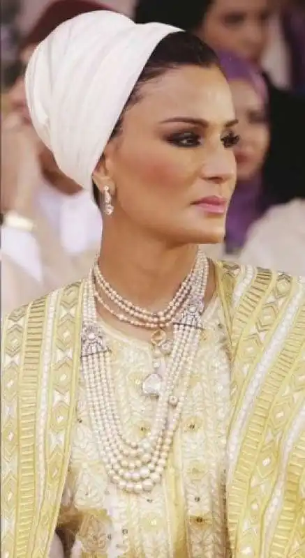 mozah bint nasser al missned 7