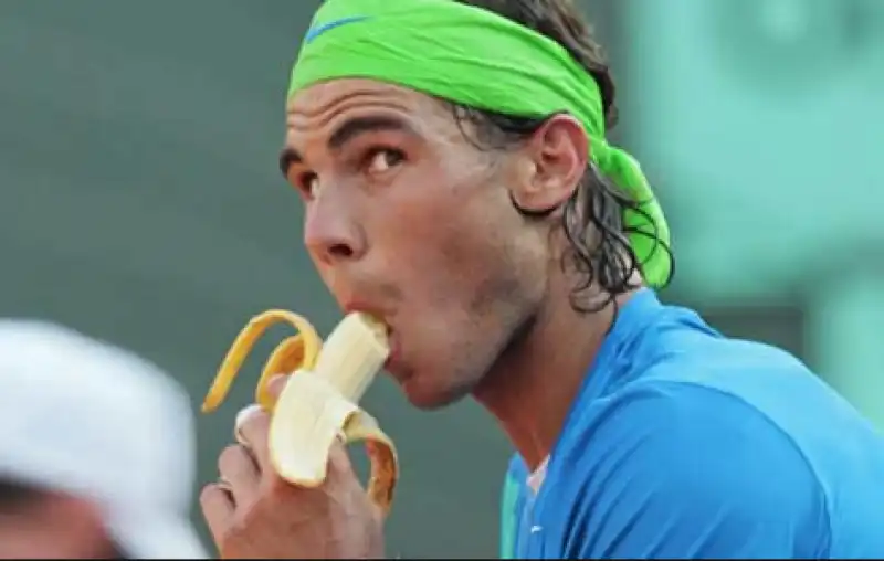 nadal che mangia la banana