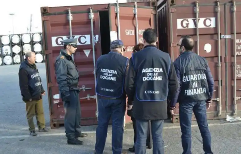 operazione nevischio   sequestrati 500 kg di cocaina a genova 3