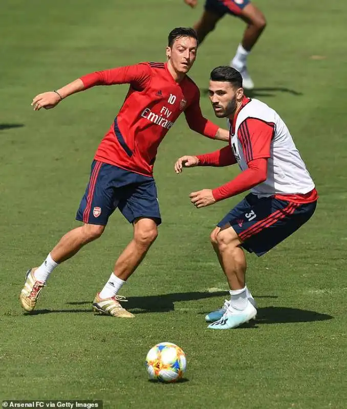 ozil e kolasinac in allenamento