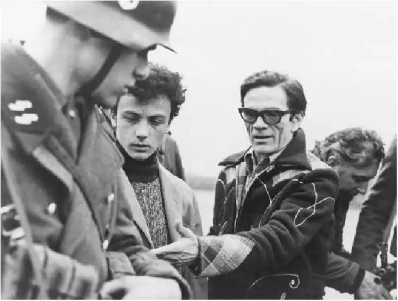 pier paolo pasolini sul set di salo'