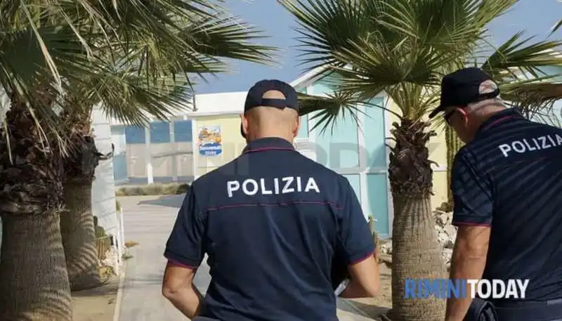 polizia in spiaggia rimini 2