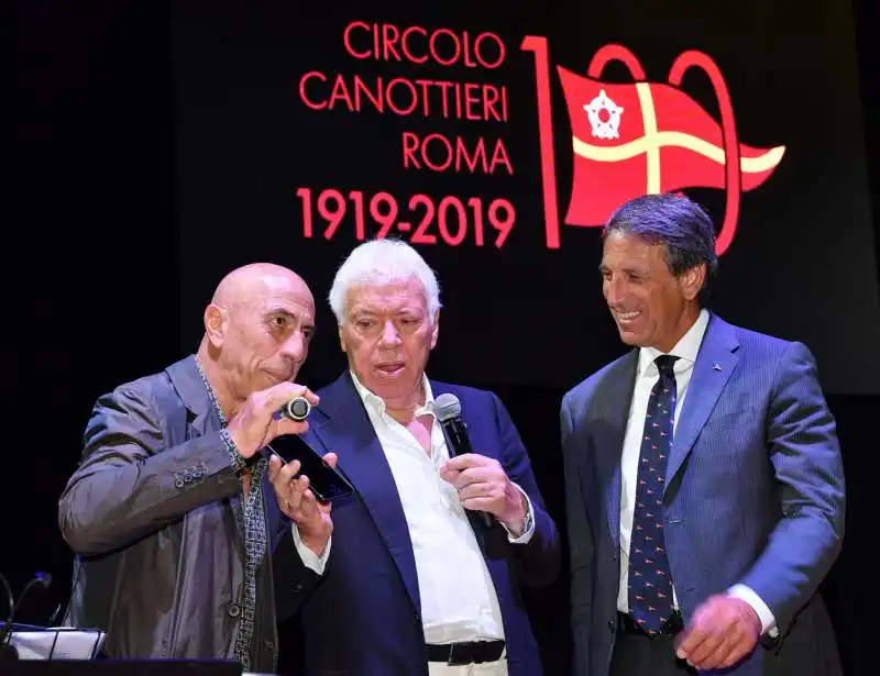 roberto ciufoli  nicola pietrangeli e massimo veneziano  in collegamento telefonico con lea  pericoli  foto di bacco (2)