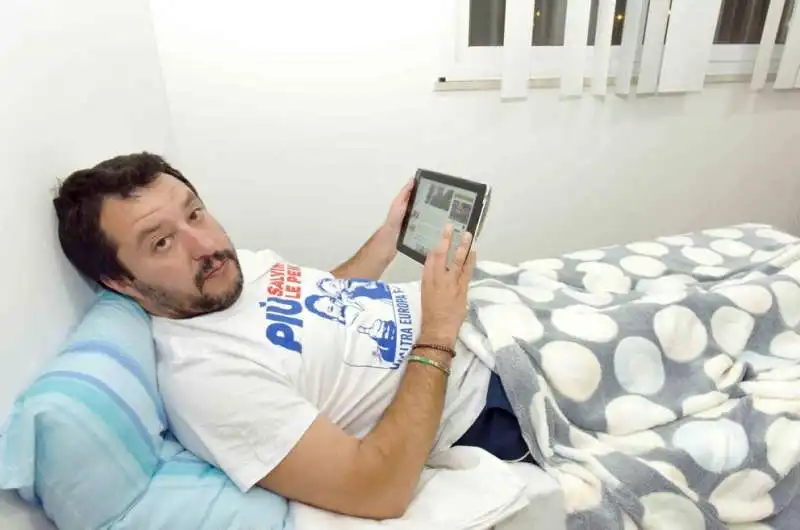 SALVINI COL TABLET AL CARA DI MINEO