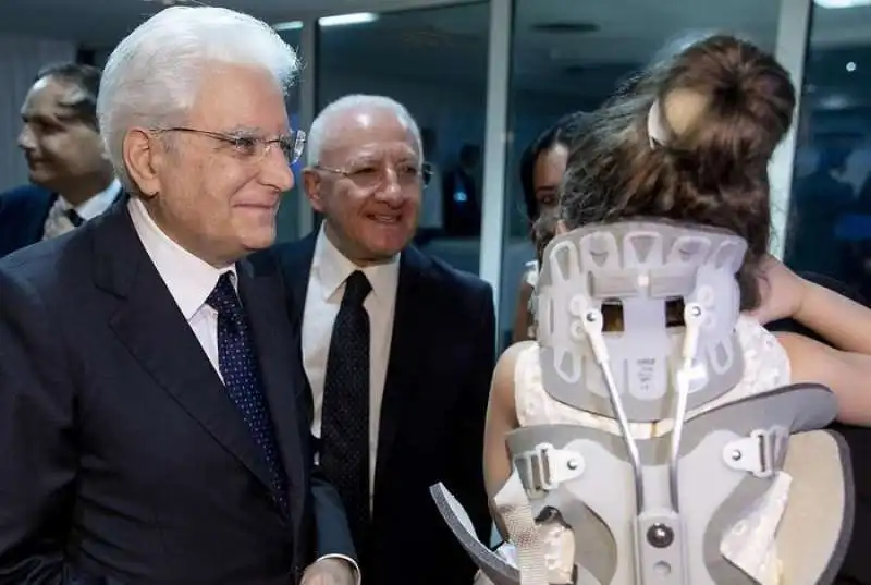 sergio mattarella con vincenzo de luca incontra noemi, la bambina ferita dalla camorra