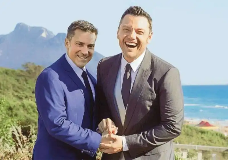 VICTOR ALLEN E TIZIANO FERRO