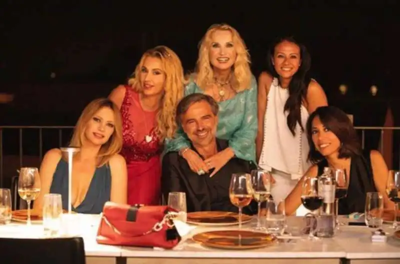 anna falchi valeria marini barbara bouchet giusy versace nunzia de girolamo con beppe convertini