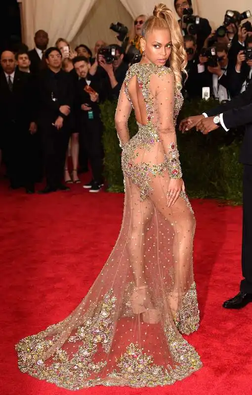 beyonce' in givenchy al met gala 2015