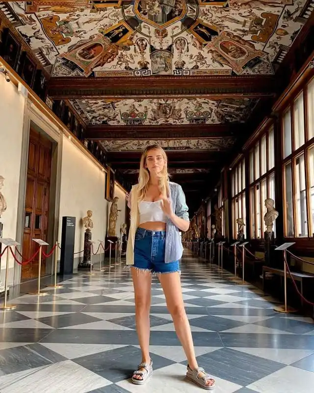 chiara ferragni agli uffizi 1