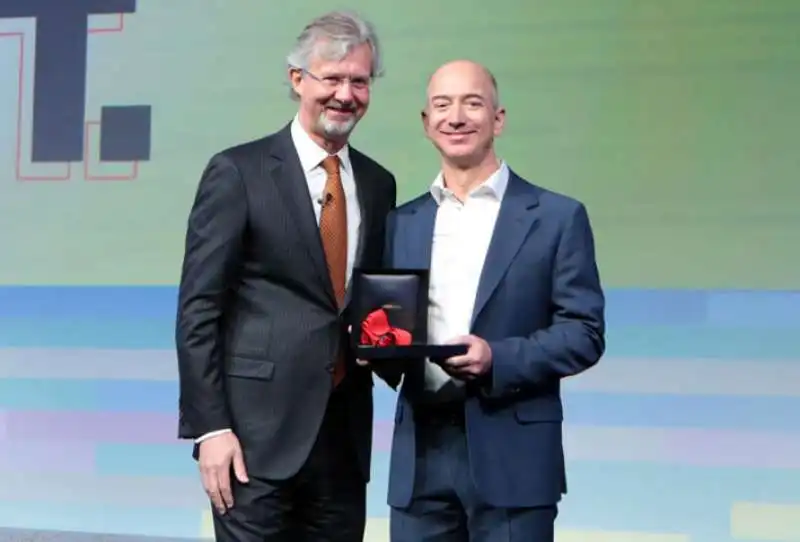 claudio del vecchio con jeff bezos 