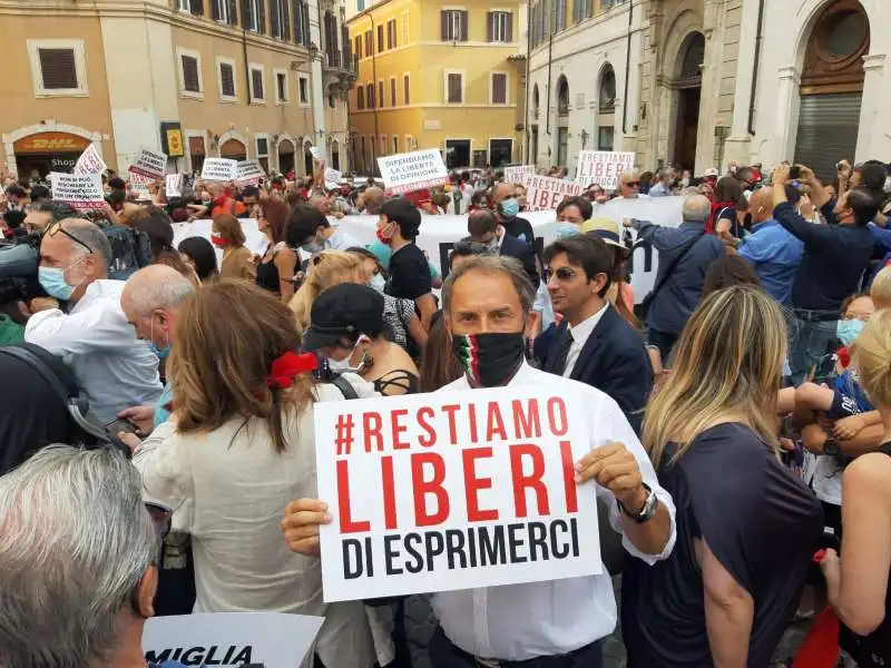 flash mob contro legge omotransobia 4