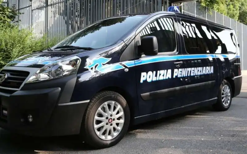 furgone polizia penitenziaria