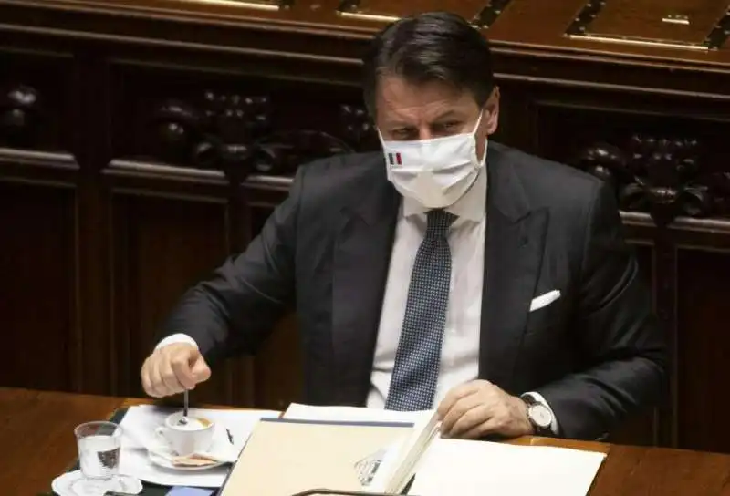 giuseppe conte in aula