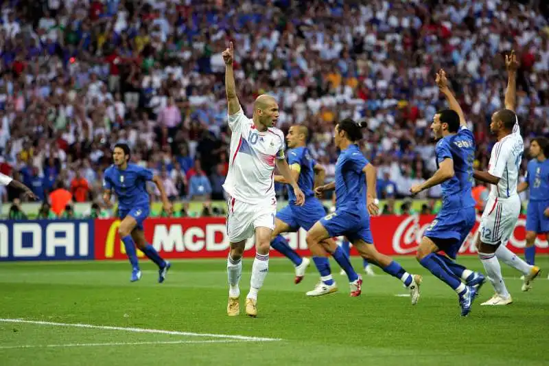 gol zidane foto mezzelani gmt135