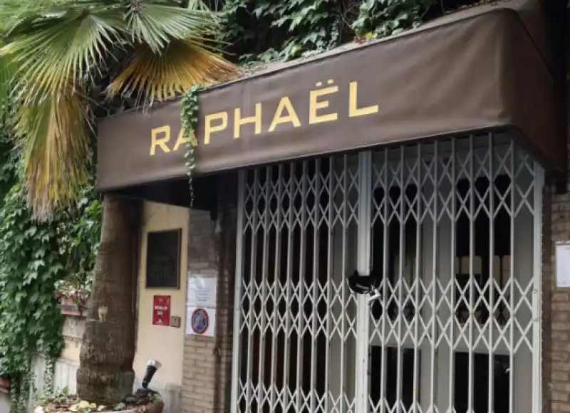 hotel raphael