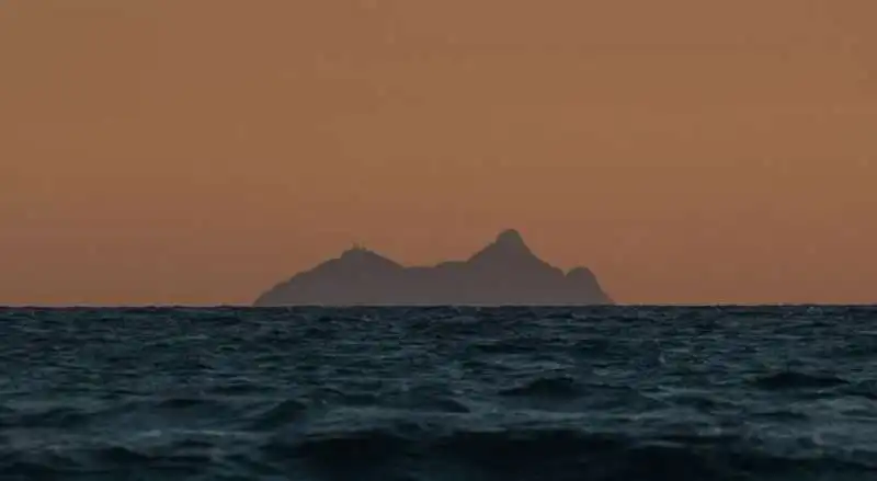 IL PROMONTORIO DEL CIRCEO VISTO DA MONDRAGONE SEMBRA UNA ISOLA