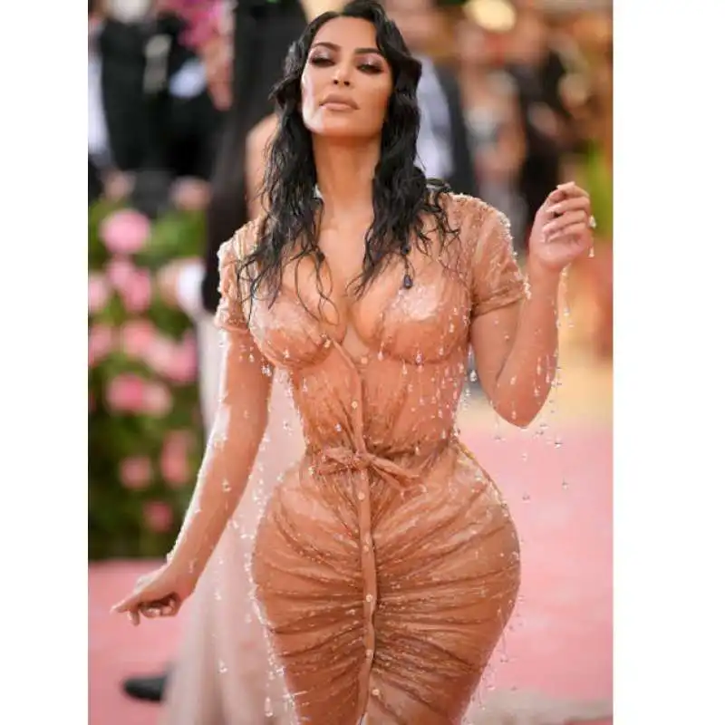 kim kardashian tutta bagnata   met gala 2019