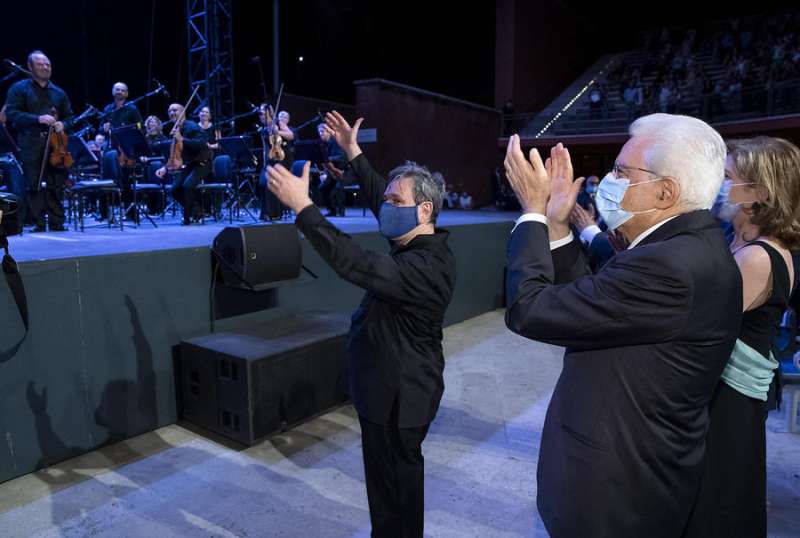 l'applauso di sergio mattarella a pappano