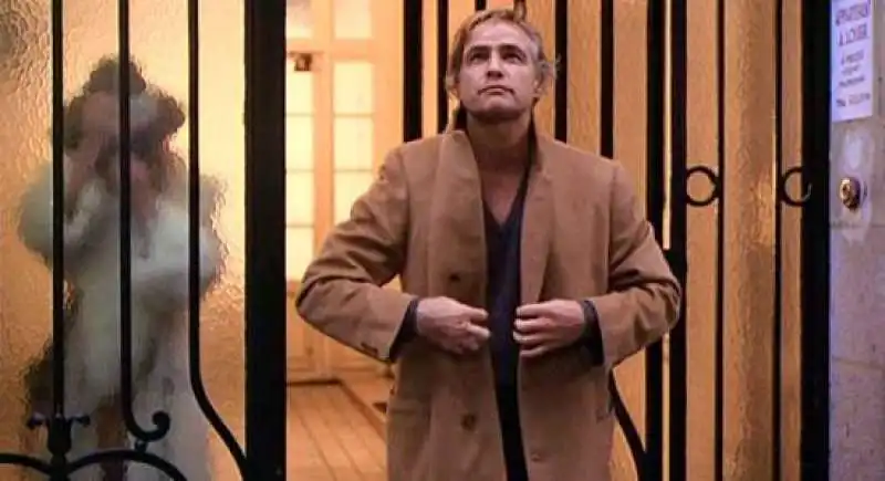 marlon brando e il cappotto cammello in 'ultimo tango a parigi' 8